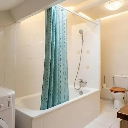 Appartement Rmb - T2 Au Dernier Etage Au Coeur De Avec Ac